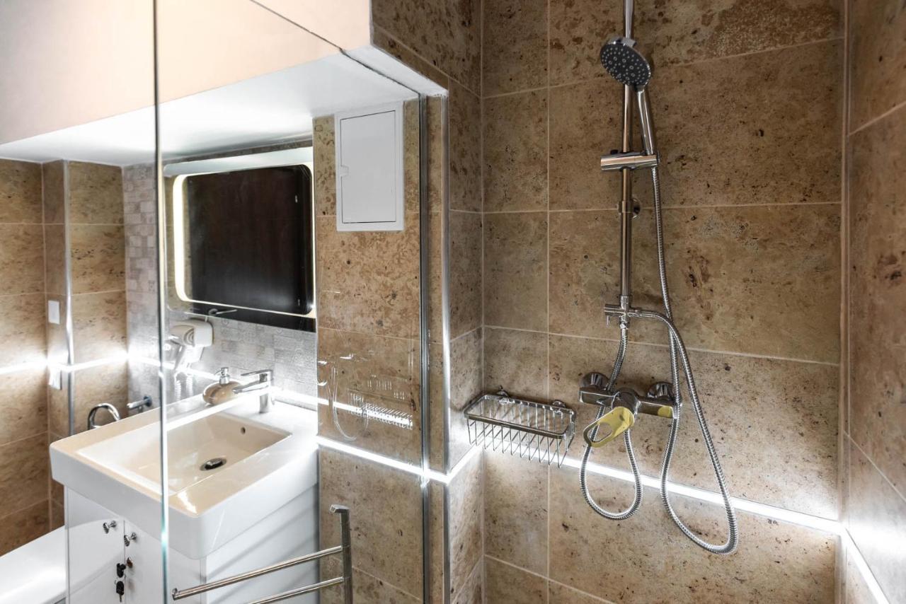 La Nueve Suite Braşov Exteriör bild